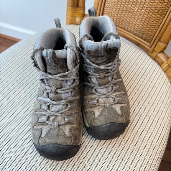Keen Women’s Gypsum Gray Hiking Boots - Picture 3 of 7